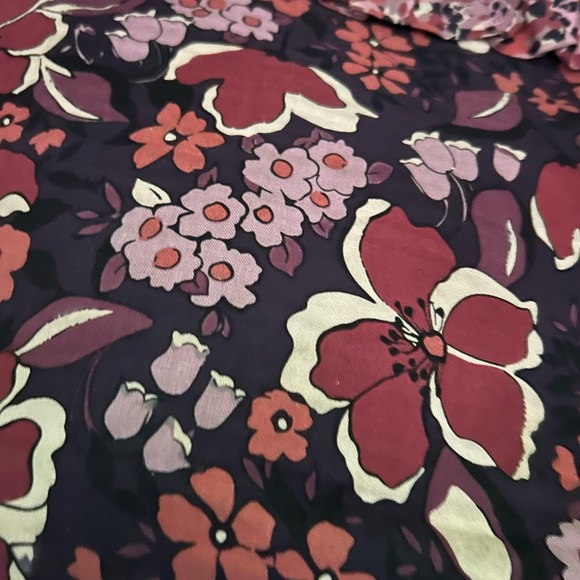 Cranberry and pink fabric shoulder bag. 
This has a long strap - Picture 9 of 9